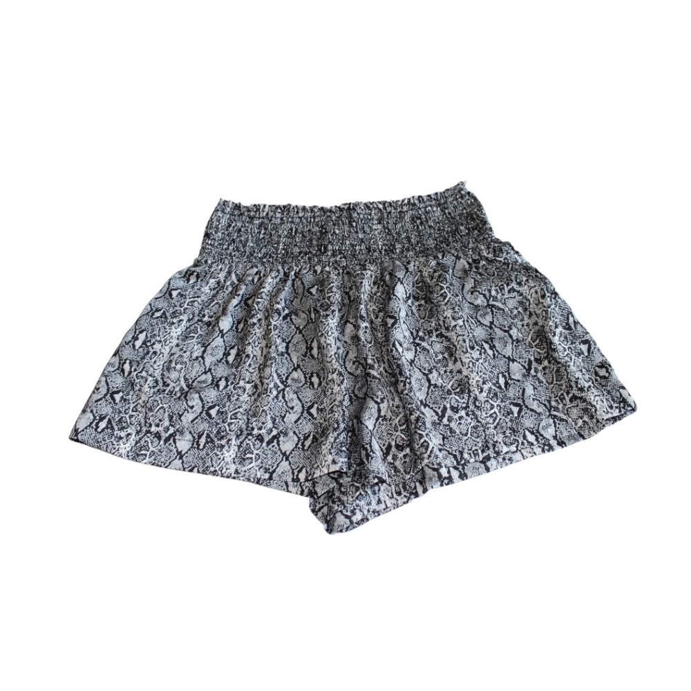 [NWT] TCEC Grey Snakeskin Print Smocked Flowy Shorts Size L